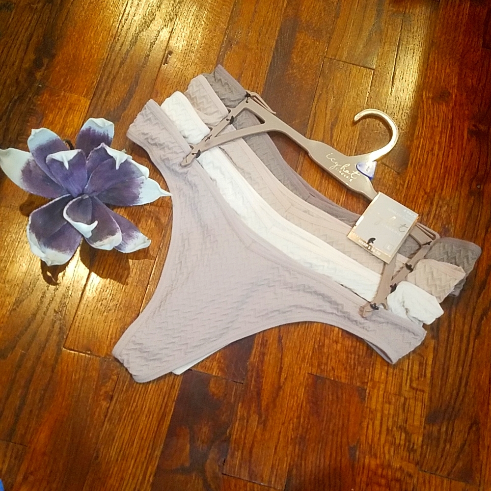 V-Cut Thong Bundle